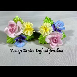 ❣️Denton England vintage screw back earrings. Perfectly beautiful. Porcelain.